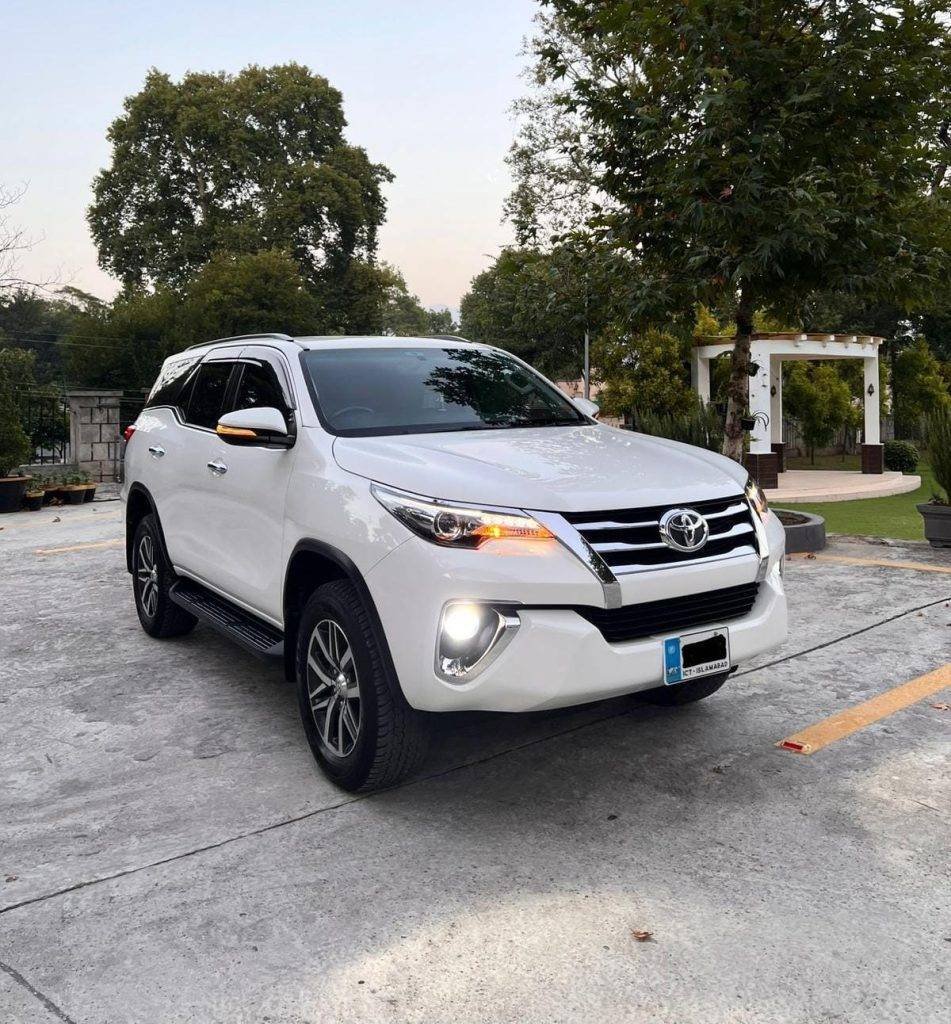 rent a car in islamabad - fortuner for rent